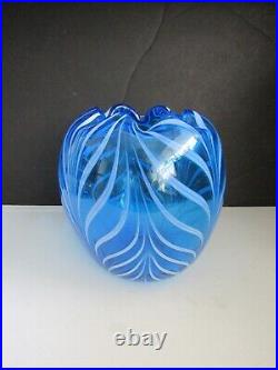 1976 Fenton Blue Art Glass Vase White Pulled Feather Decoration Signed LIMITED