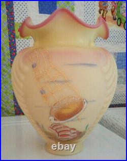 Fenton Burmese Art Glass Sea Dreans Vase 1995 Showcase Dealer Exclusive