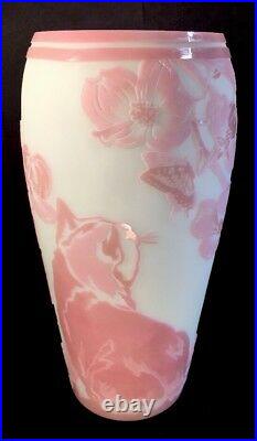 Fenton Kelsey Murphy Cameo Lotus Mist Spring Cat Vase LIMITED
