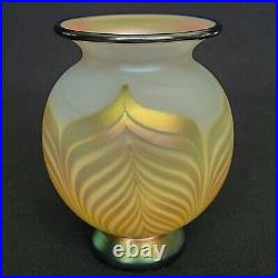 Gorgeous Signed Donald Carlson Gold Aurene Pulled Feather Art Glass Vase 5.5