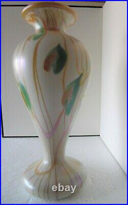 Large Quezal Hearts and Vines Vase