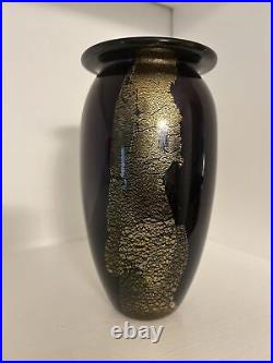 Robert Eickholt Signed Art Glass Vase iridescent 6 1/2 inches tall 1992