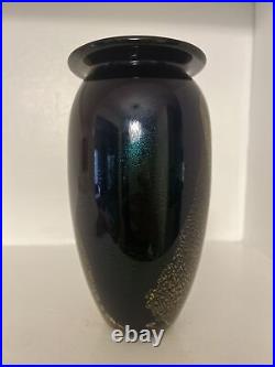 Robert Eickholt Signed Art Glass Vase iridescent 6 1/2 inches tall 1992