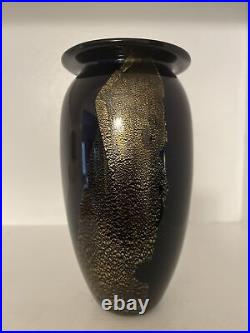 Robert Eickholt Signed Art Glass Vase iridescent 6 1/2 inches tall 1992