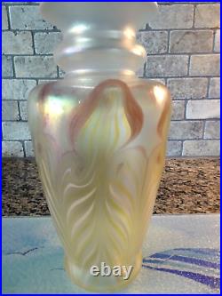 Signed 1981 Vandermark Studio Art Glass Pulled Feather Iridescent Vase 8.75