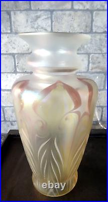 Signed 1981 Vandermark Studio Art Glass Pulled Feather Iridescent Vase 8.75