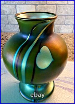Signed Orient & Flume Art Glass 1976 Peking Green Hearts & Vines Vase