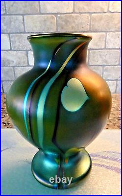 Signed Orient & Flume Art Glass 1976 Peking Green Hearts & Vines Vase