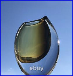 Signed Shark Tooth GUNNAR NYLUND ORREFORS / STROMBERGSHYTTAN Vase Glass, H 6-7