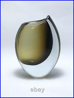 Signed Shark Tooth GUNNAR NYLUND ORREFORS / STROMBERGSHYTTAN Vase Glass, H 6-7