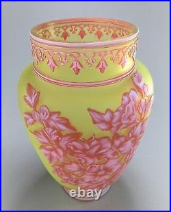 Stunning English THOMAS WEBB & SONS Tri-Colored Cameo Vase ca. 1890 Signed 9.75T