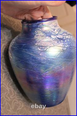 Tom Stoenner vase blue iridescent Signed studio Art Glass hand blown 8.5 in