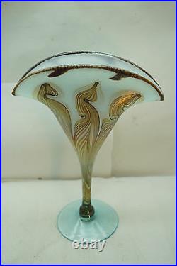 VANDERMARK GLASS VASE 11in TALL FAN SHAPED PULLED FEATHER VINTAGE 1977 SIGNED
