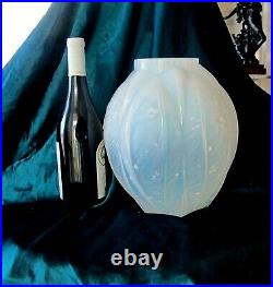 Verlys Art-deco Opalescent-cased Glass Vase France 1920's