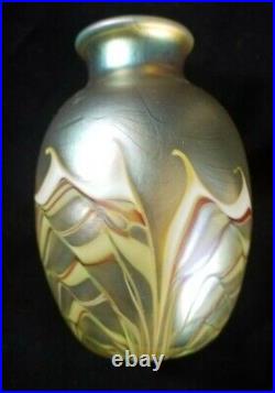 Vintage Signed Orient & Flume Gold Iridescent Pulled Feather Glass Vase