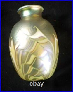 Vintage Signed Orient & Flume Gold Iridescent Pulled Feather Glass Vase